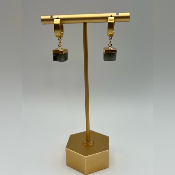 Stone Dainty Gold Hoops - Elegant Classic Earrings - Small Minimalist Hoop - Picture 6 of 16